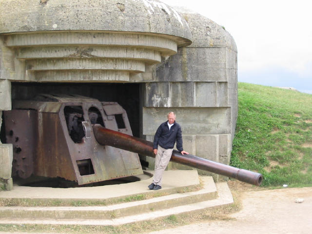 Bjarne ved at af kystbatterierne